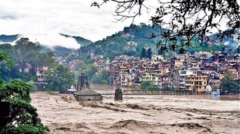 Rain lashes parts of Himachal, 3 roads closed for traffic