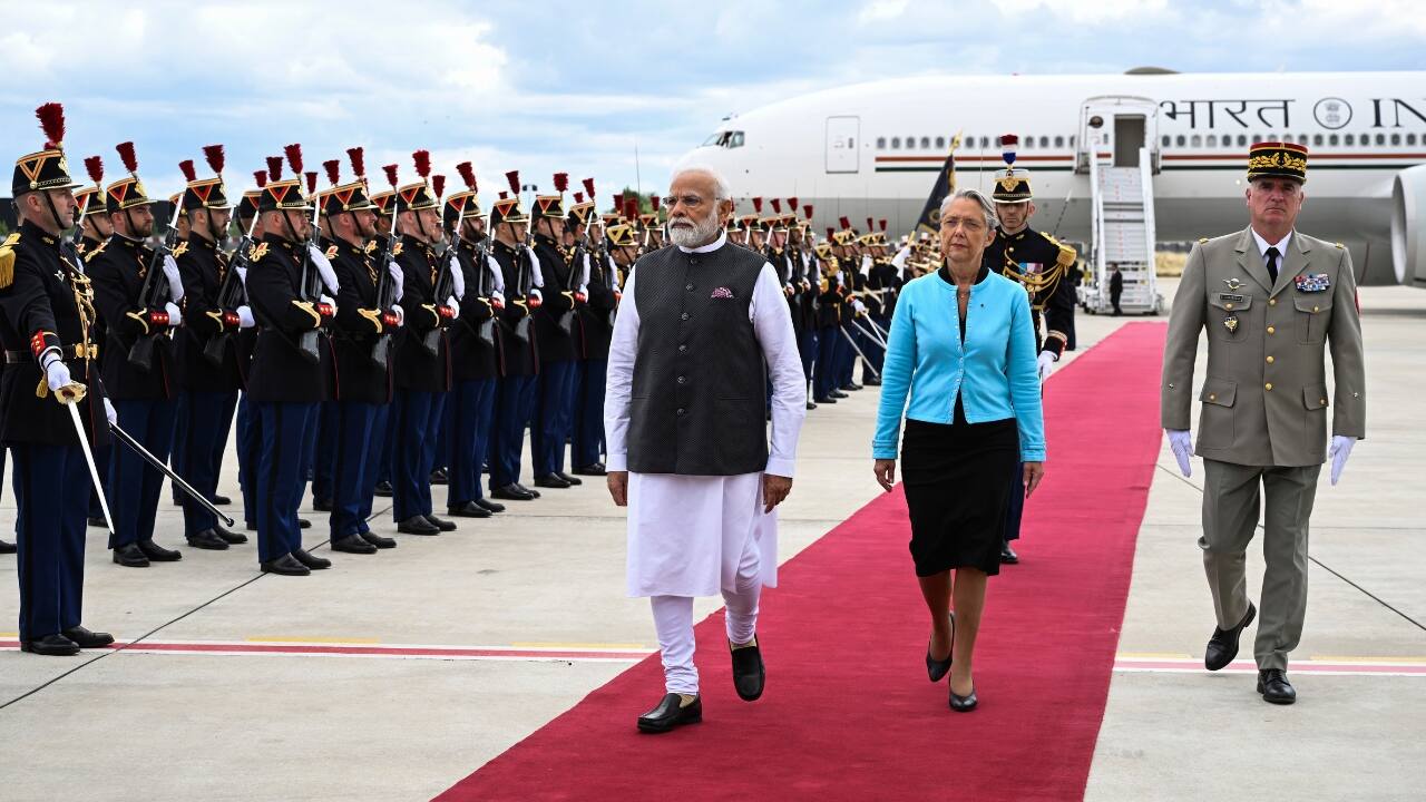 PM Modi is in France for a two-day official visit. He was accorded a ceremonial welcome at the airport. He was welcomed by French Prime Minister Elisabeth Borne at the airport. (Image: AP)