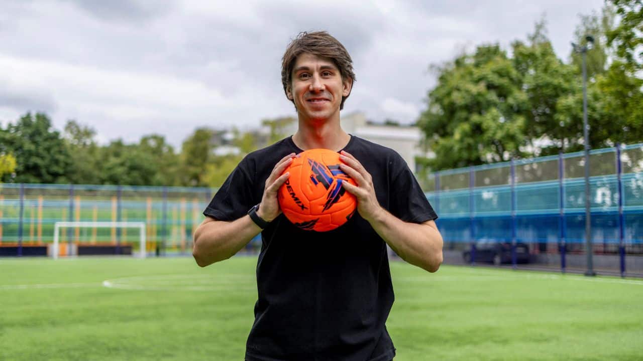 My plan of finding a job abroad failed…So I had to live on my savings, eating through them gradually. Now I see that negative developments in geopolitics, for example, don’t have any impact on me. I'm totally cool about them. My friends are here, my family is here. I was born and grew up in this country. I can't change and fix everything in the country, so I'm forced to come to terms with it, get used to it, and move forward. (Image: Reuters)