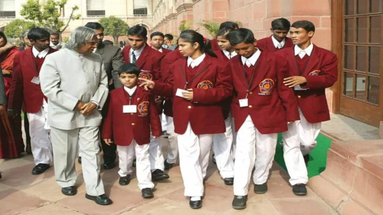 APJ Abdul Kalam Death Anniversary | The youth icon's 11 inspiring answers to children's questions: From education to ambitions