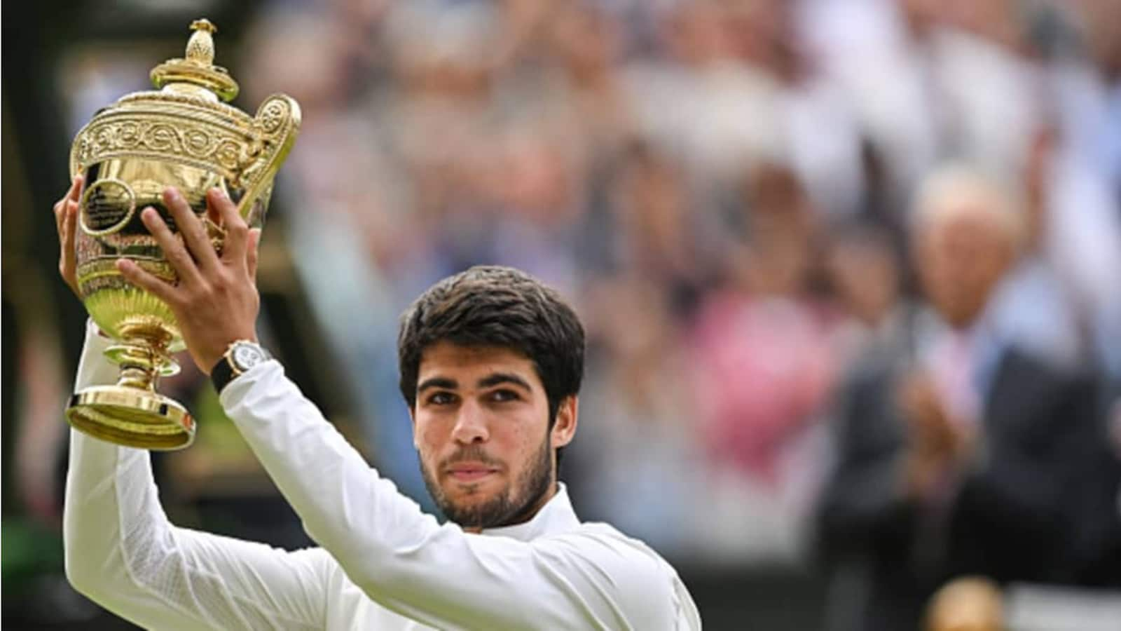 Carlos Alcaraz ends Novak Djokovic's long Wimbledon reign in 5-set