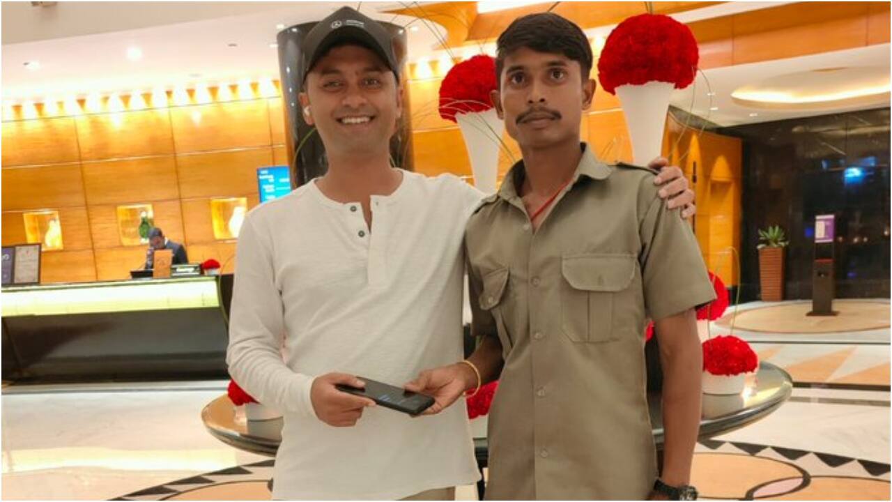 This Meru cab driver returned a lost phone to a passenger. See viral post