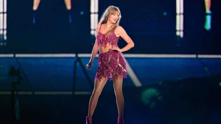 Video: Taylor Swift Ducks To Avoid Bracelet Thrown At Her During Eras Tour