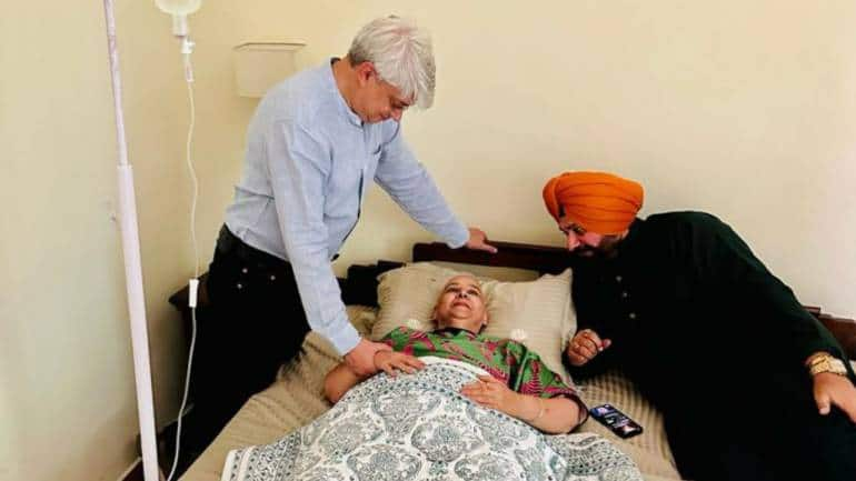 Navjot Singh Sidhu Shares Update On Wifes Cancer Fourth Chemo Going For The Kill