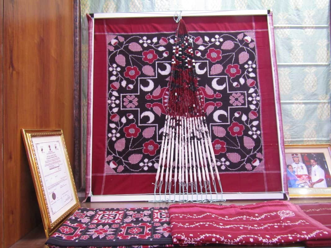 Telia Rumal in double ikat. Traditional Muggu (rangoli or kolam) designs are used for offering in dargahs. (Photo by Aruna Chandaraju)