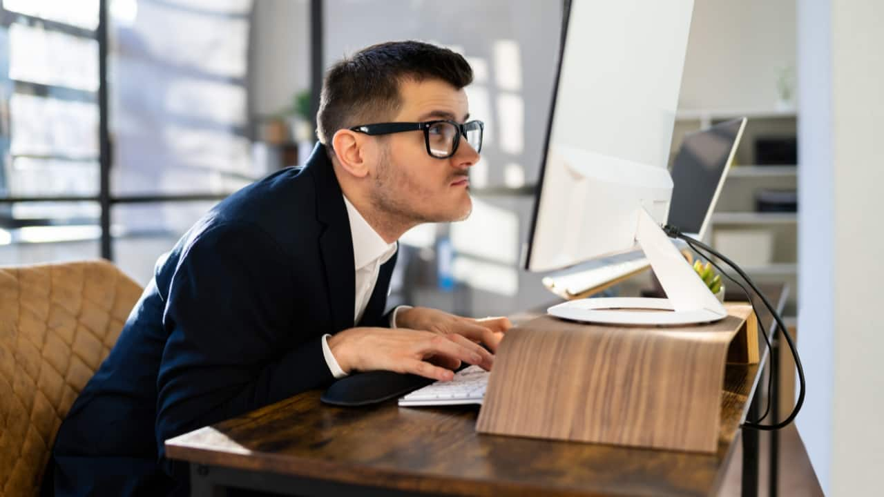 Posture mistakes that are ageing you fast: Don’t slouch, stand tall ...