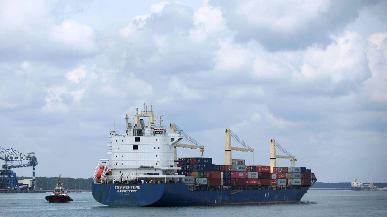 Shipbuilding stocks Cochin Shipyard, Garden Reach surge over 33% in past 3 trading sessions, defy market weakness Shipbuilding stocks Cochin Shipyard, Garden Reach surge over 33% in past 3 trading sessions, defy market weakness