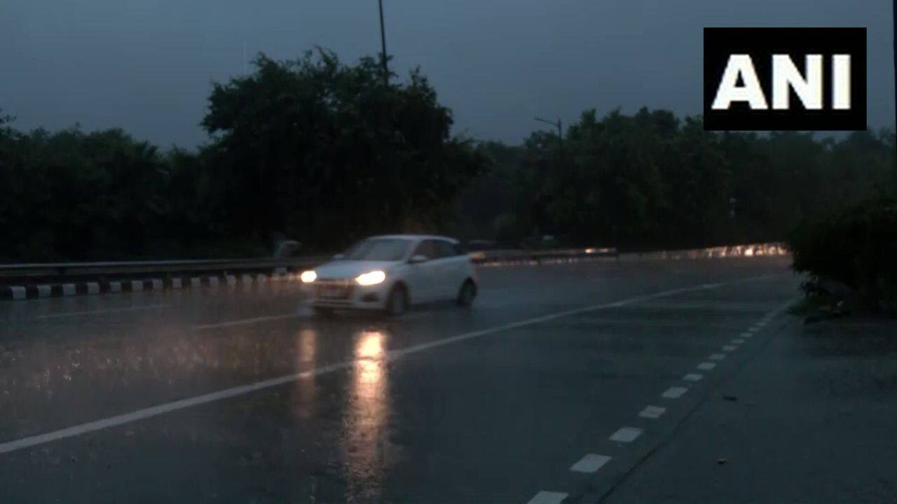 Rain submerged parts of Delhi NCR early Wednesday morning. Waterlogged areas of the city, such as ITO, caused traffic jams and slowed traffic movement. (Image: ANI)