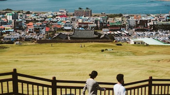 Jeju is a volcanic island, with proximity to the sea as well as Korea's highest mountain - Hallasan. (Photo by Daria Klimova via Pexels)
