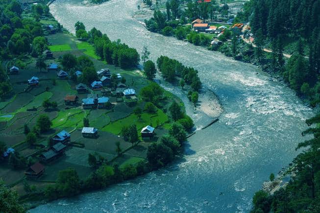 Keran valley, Kashmir. (Photo: Wikimedia Commons)