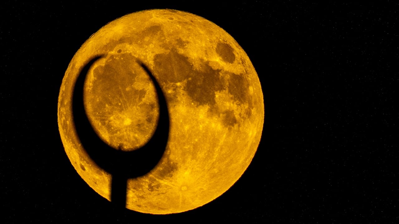 Stunning pictures of first supermoon in August from around the world