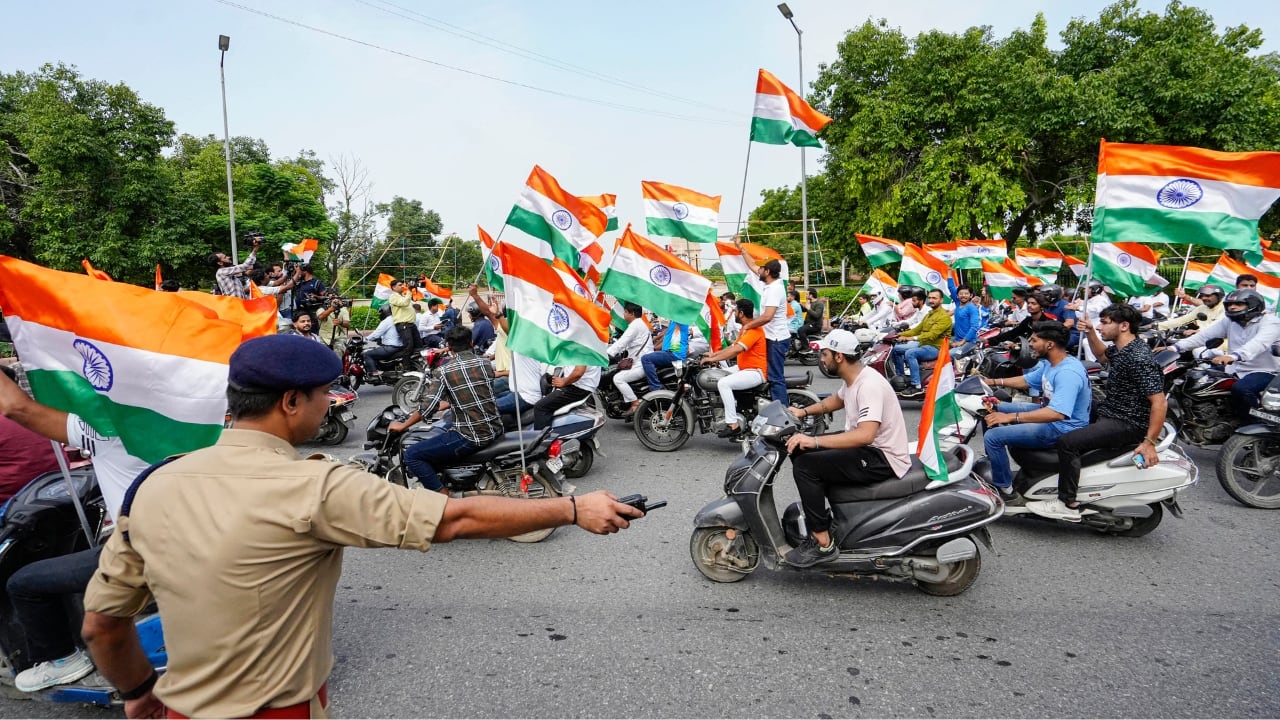 Independence Day 2023 Vp Jagdeep Dhankhar Flags Off Har Ghar Tiranga Bike Rally In Delhi On 1993