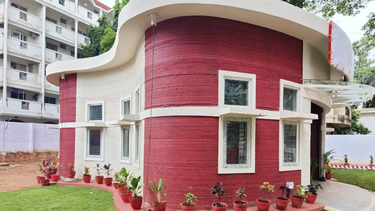 The construction of this post office building was carried out by the construction company Larsen & Toubro Limited, while IIT Madras was the technical manager. (Image: X/@narendramodi) The construction of this post office building was carried out by the construction company Larsen & Toubro Limited, while IIT Madras was the technical manager. (Image: X/@narendramodi)
