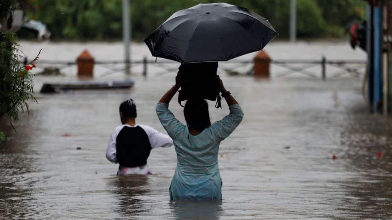 Landslides caused by heavy rain have killed at least one person, and blocked a major highway in Nepal this week, officials said on August 8, as the death toll from the annual monsoon rains nears 40. (Source: Reuters)
