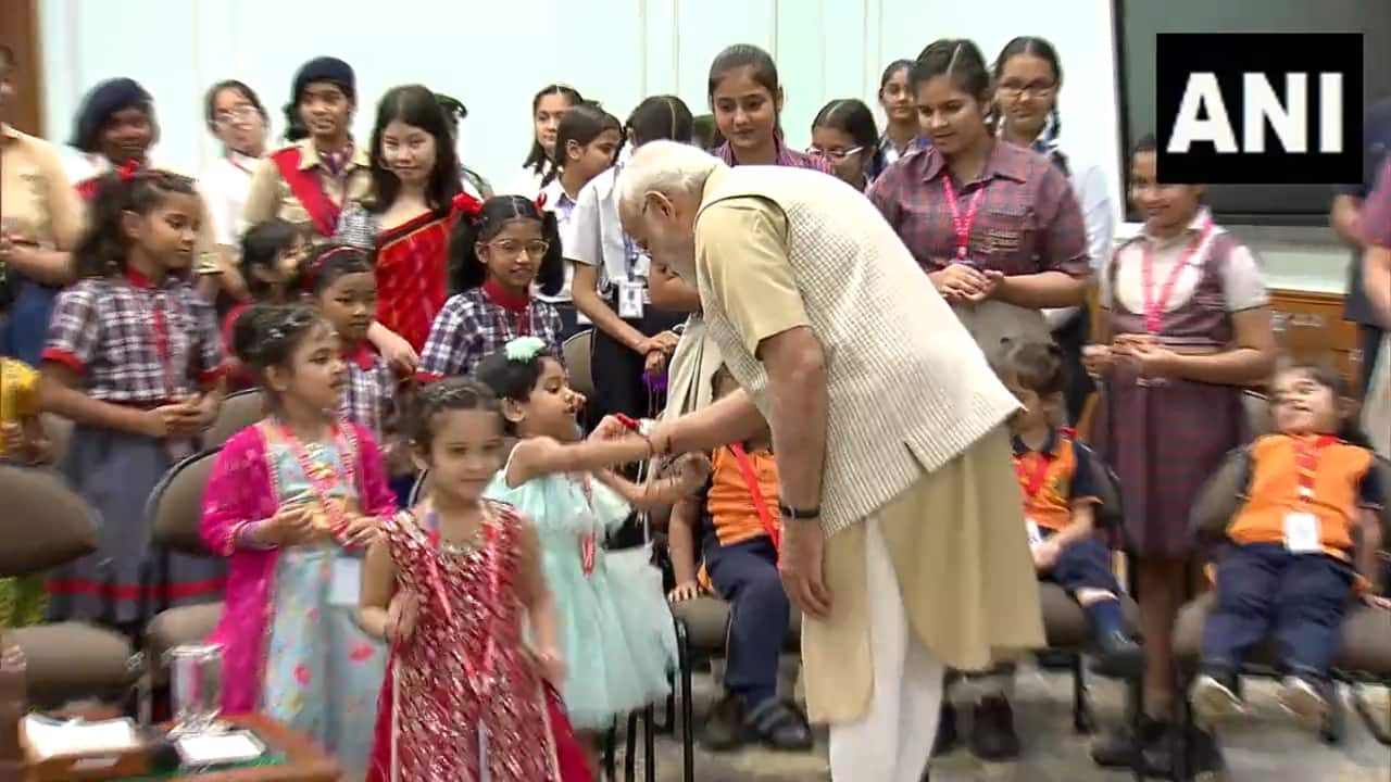 Modir Raksha PM Modi celebrates Raksha Bandhan with schoolgirls; See pics ...