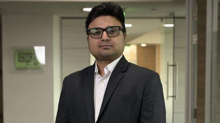 Daily Voice | This equity head loves Indian auto stocks, sees no threat to banks, bullish on building materials - Vimarsana News