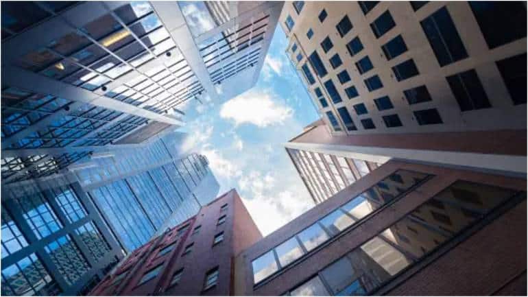 20-year-old woman survives after falling from 7-storey building in ...