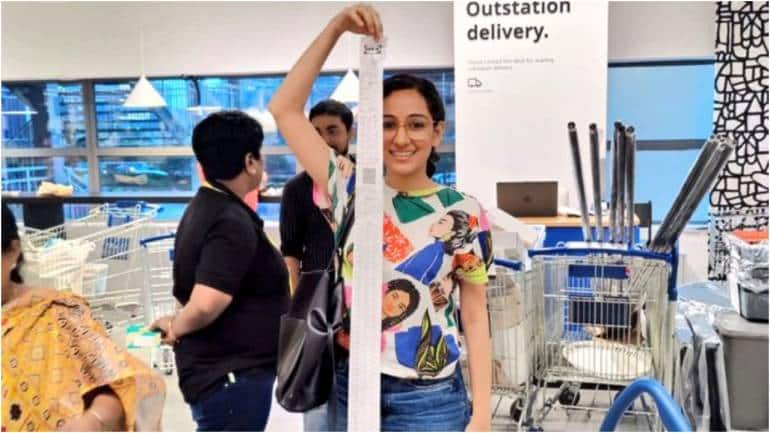 Woman visits IKEA Hyderabad to buy one lamp, walks out with bill as tall as her - Vimarsana News