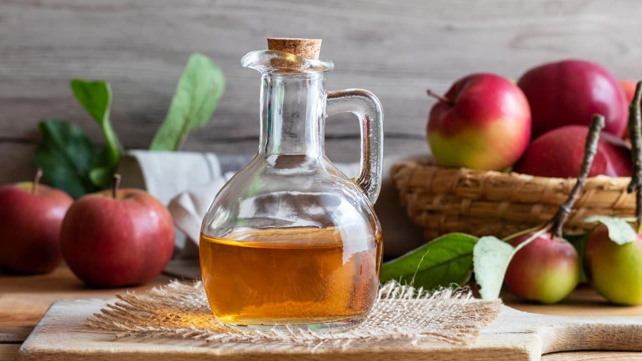 Home remedies with apple cider vinegar: Use this kitchen staple for lustrous hair, glowing skin