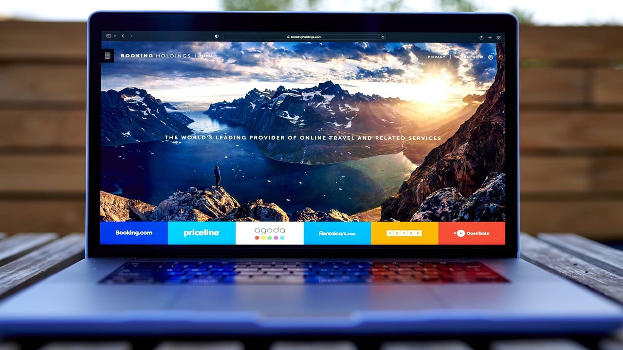 Booking revenue beats estimates, sees record summer travel