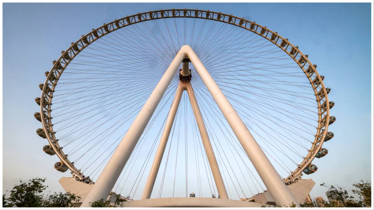 World s largest ferris wheel in Dubai has mysteriously stopped