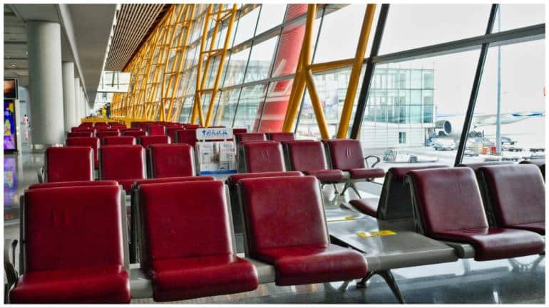 Man shares how passenger left food waste at his seat at Abu Dhabi airport: 'Disgusting sight' - Vimarsana News