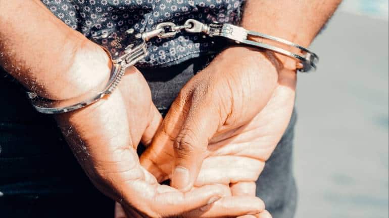 Pune thieves ask fortune-teller for auspicious time to commit Rs 1 crore robbery, arrested - Vimarsana News