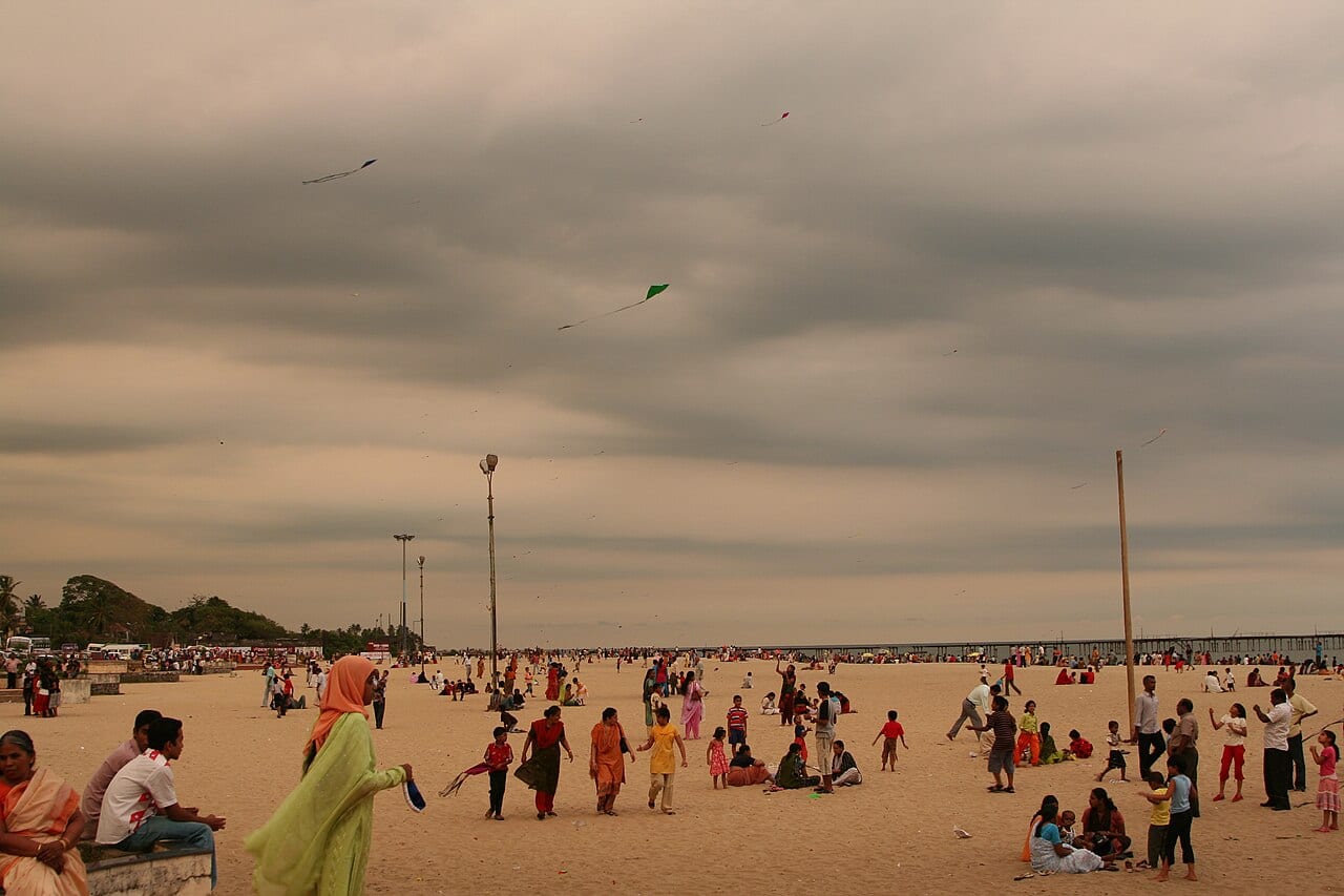 Flying kites at Allepy Beach, Kerala, India October 2008 Photo by Swifant via Wikimedia Commons 2,0