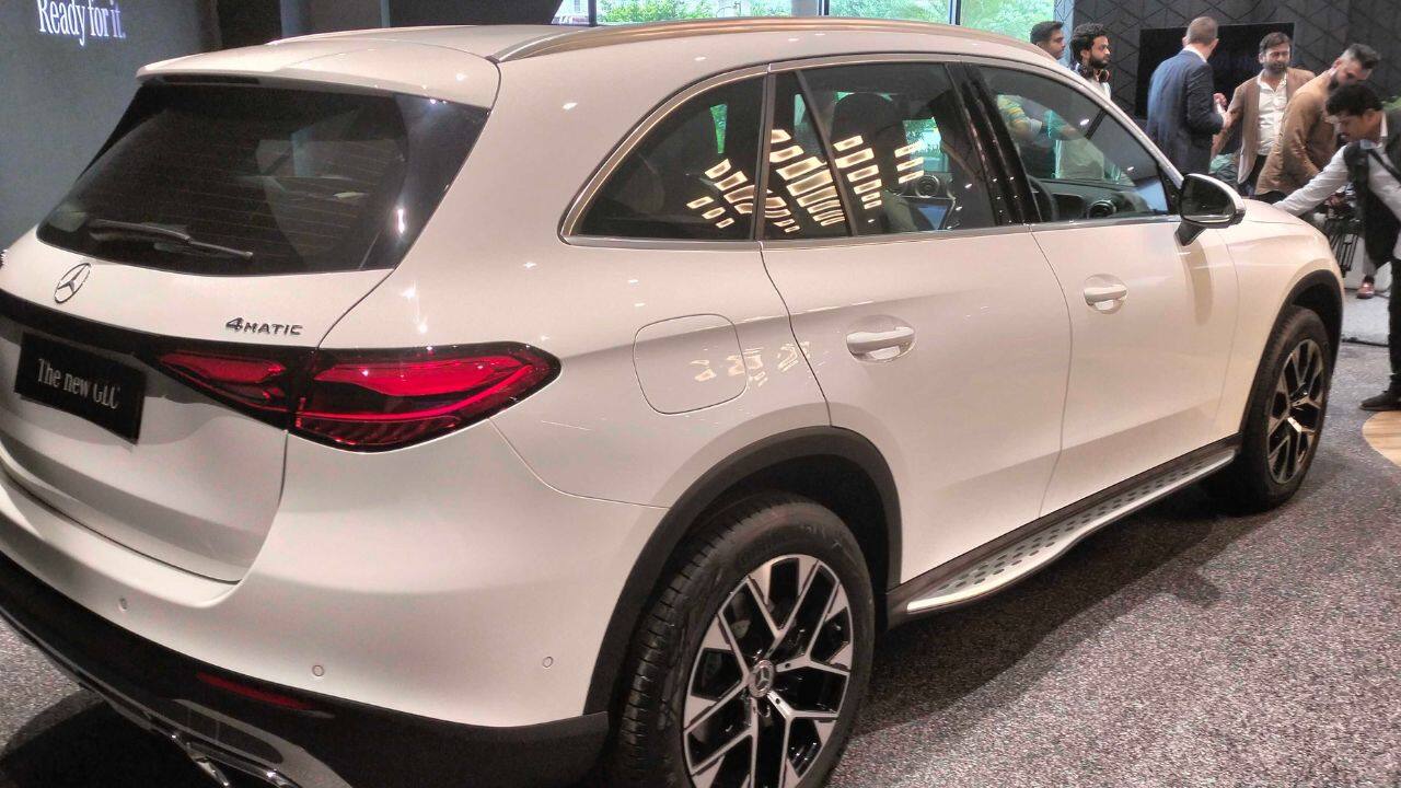 It comes standard with the AVANTGARDE Line, and a redesigned grille design that links directly to the new LED headlamps, emphasising the vehicle's width. The larger dimensions also provide an additional 70 litres of boot capacity. (Image: Avishek Banerjee/Moneycontrol) It comes standard with the AVANTGARDE Line, and a redesigned grille design that links directly to the new LED headlamps, emphasising the vehicle's width. The larger dimensions also provide an additional 70 litres of boot capacity. (Image: Avishek Banerjee/Moneycontrol)