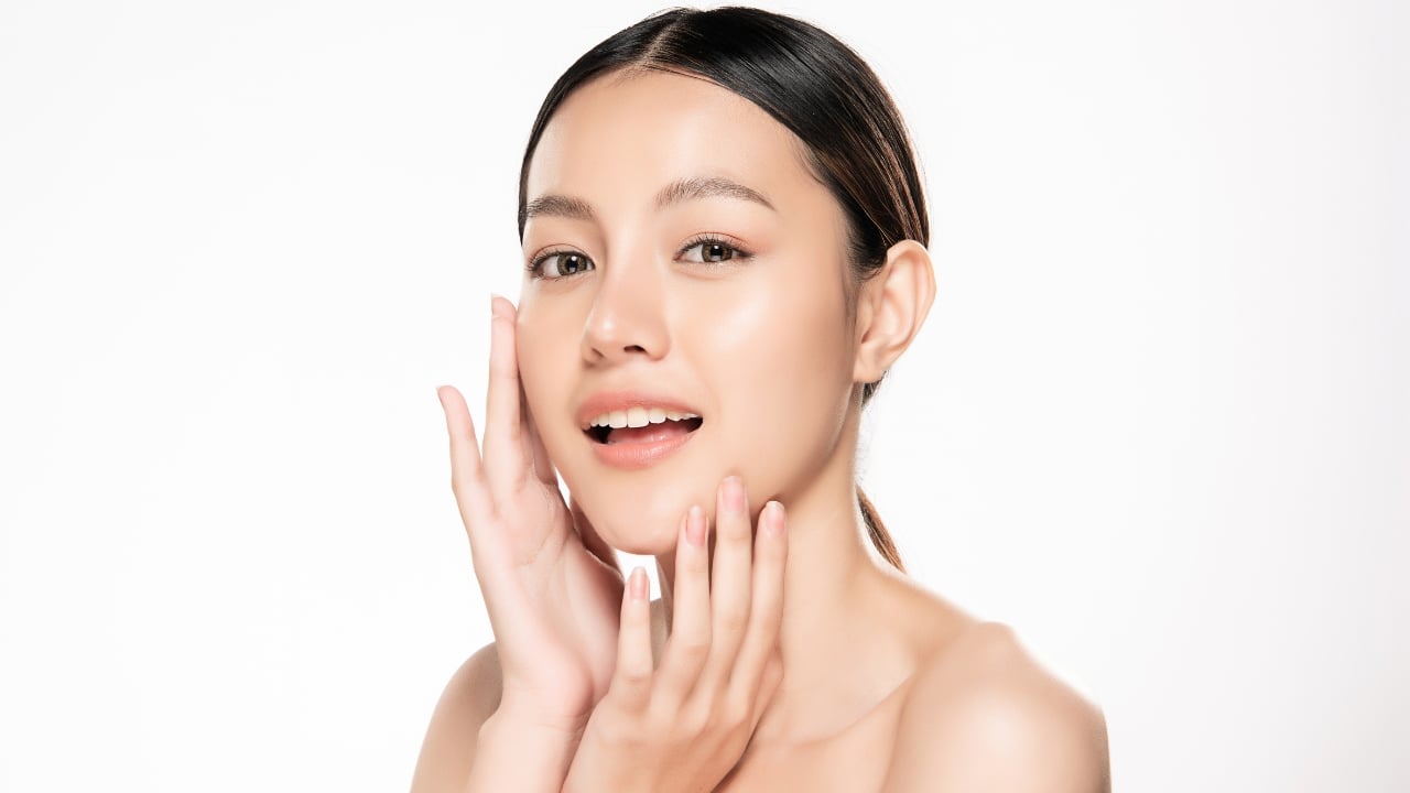 What to eat: Add berries, oranges, salmon and nuts to your diet to fight acne, get wrinkle-free skin