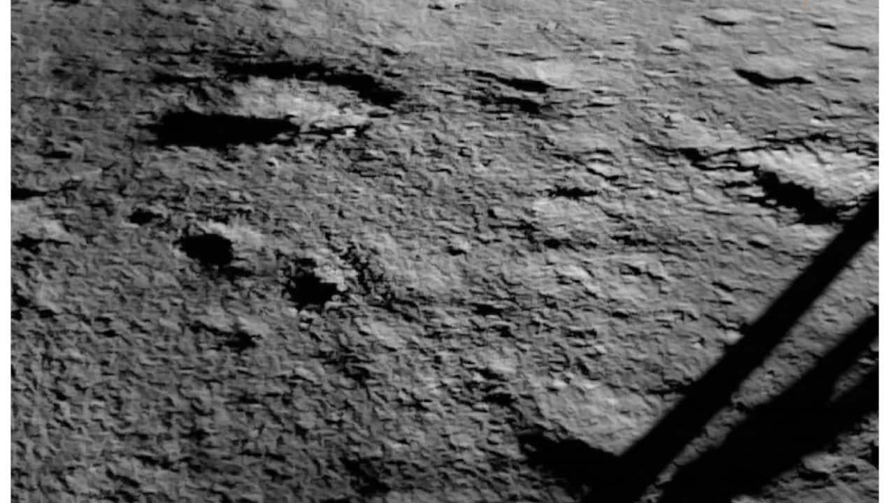 After-landing image acquired by the Landing Imager Camera. It depicts a section of the landing site of Chandrayaan-3. A leg and its shadow are also visible.(Image:Twitter/@ISRO)