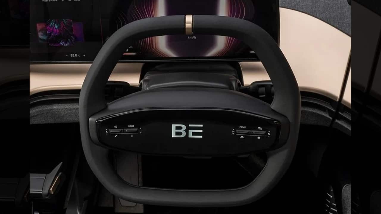 Moving over to the interior, there aren’t any spy shots that we can consult. However, we can expect a significant upgrade in the hardware, such as three 12.3-inch 720p displays that span the width of the dashboard. Mahindra is also collaborating with Oscar-winner AR Rahman for sound engineering with hardware being sourced now from Harmon Kardon, instead of Sony. (Image: Mahindra Electric Automobile)