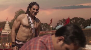 Akshay Kumar, sporting dreadlocks, and ghettoish, hippy costumes, looks like his charming, nonchalant old self in OMG 2. (Screen grab/YouTube/Viacom 18)