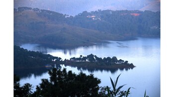 Umiam Lake, Shillong, Meghalaya. (Photo: Wikimedia Commons)