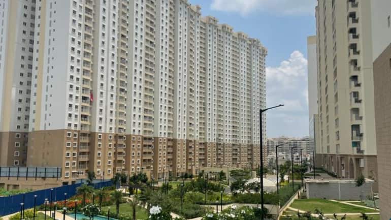 SC modifies NCDRC order for delayed project in Bengaluru, directs developer to pay interest and compensation - Vimarsana News