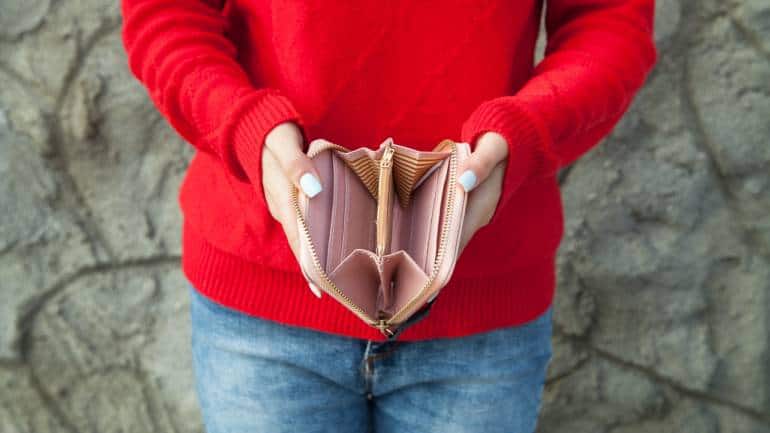 Vastu Tips: Do not keep these things in your purse otherwise money will not  last you will always be poor.| Vastu Tips: पर्स में भूलकर भी न रखें ये  चीजें वरना नहीं