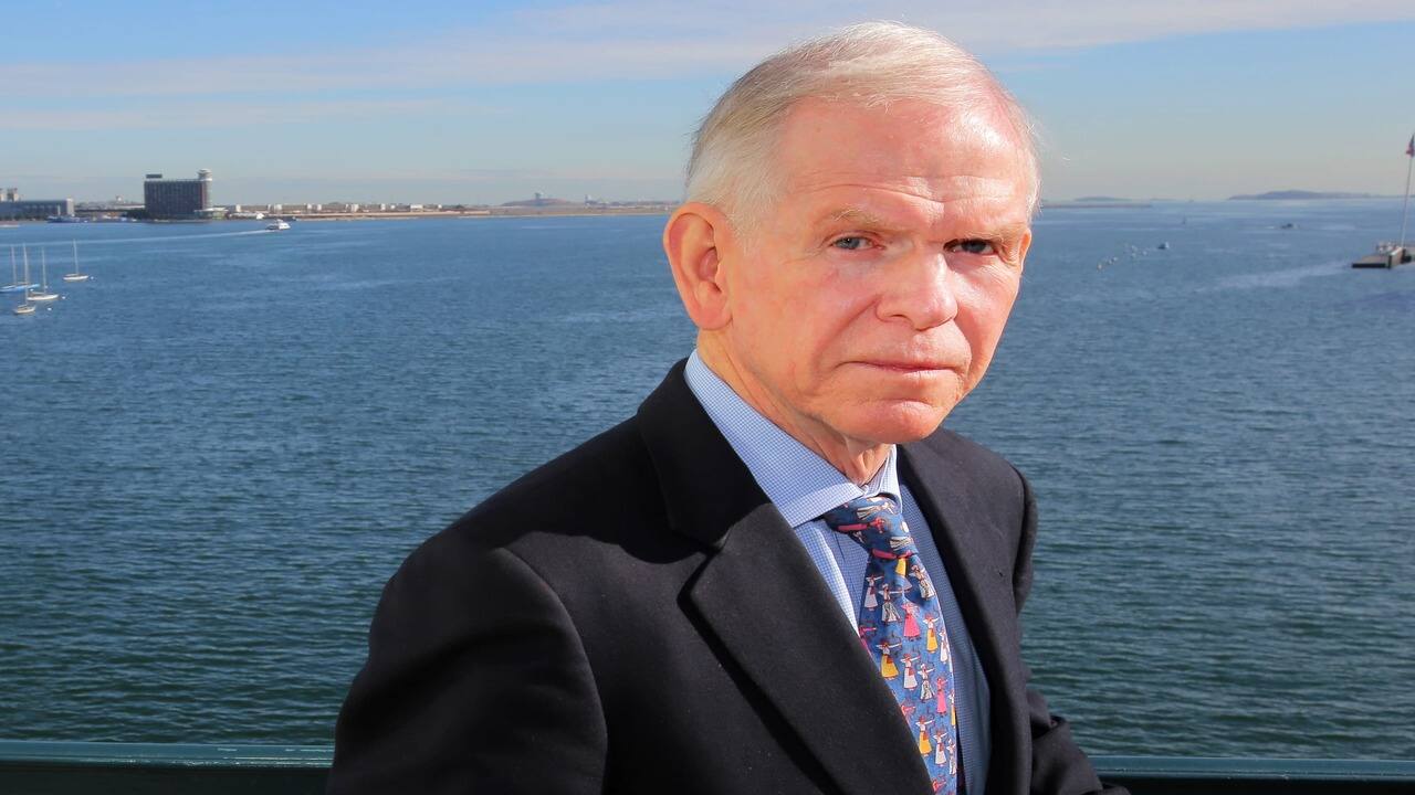 Renowned investor Jeremy Grantham sees a US recession running deep into next year