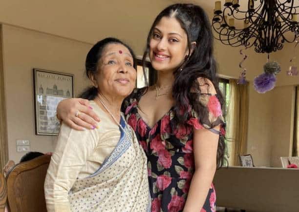 Singer Asha Bhosle with granddaughter Zanai.