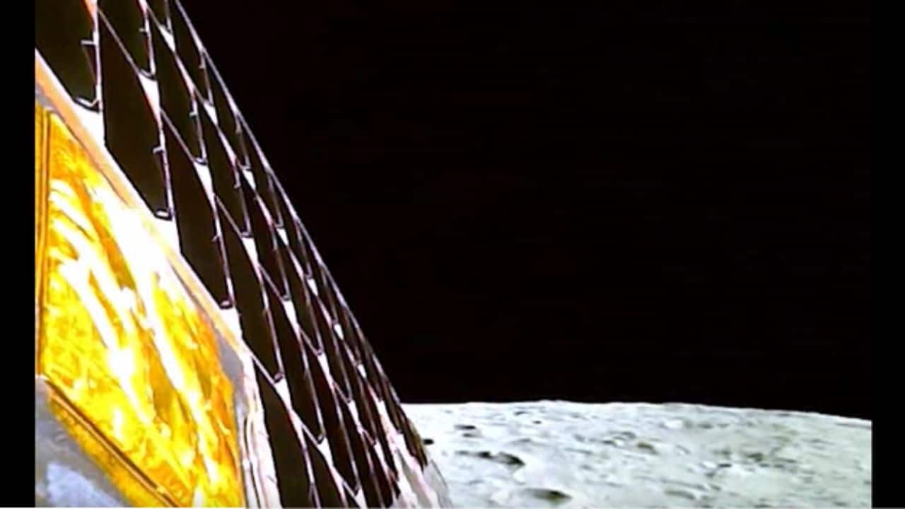  The communication link between the Ch-3 Lander and MOX-ISTRAC, Bengaluru, has been established. (Image:Twitter/@ISRO)