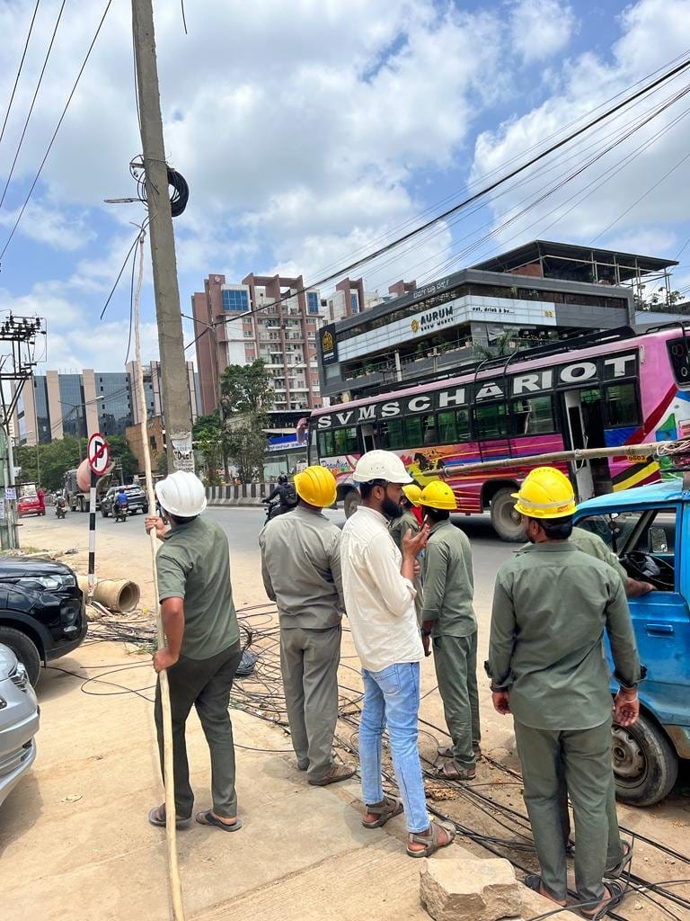 Bengaluru likely to face internet outage as unauthorised cables on electric poles to be removed in a week Bengaluru likely to face internet outage as unauthorised cables on electric poles to be removed in a week