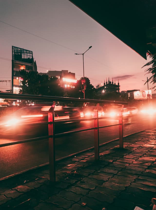 Re-routing of buses to serve demographic movement could help reduce traffic jams and improve connectivity. (Photo by Chandan Suman via Pexels)