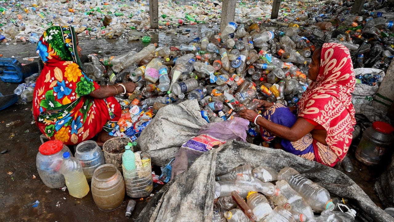 Integrating the informal sector in the city’s solid waste management chain could help to enhance recycling rates in the city. (Photo by Mumtahina Tanni via Pexels)