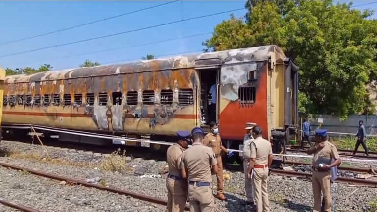 Bodies of 9 pilgrims killed in Tamil Nadu fire tragedy sent to families after arrival in Lucknow - Vimarsana News