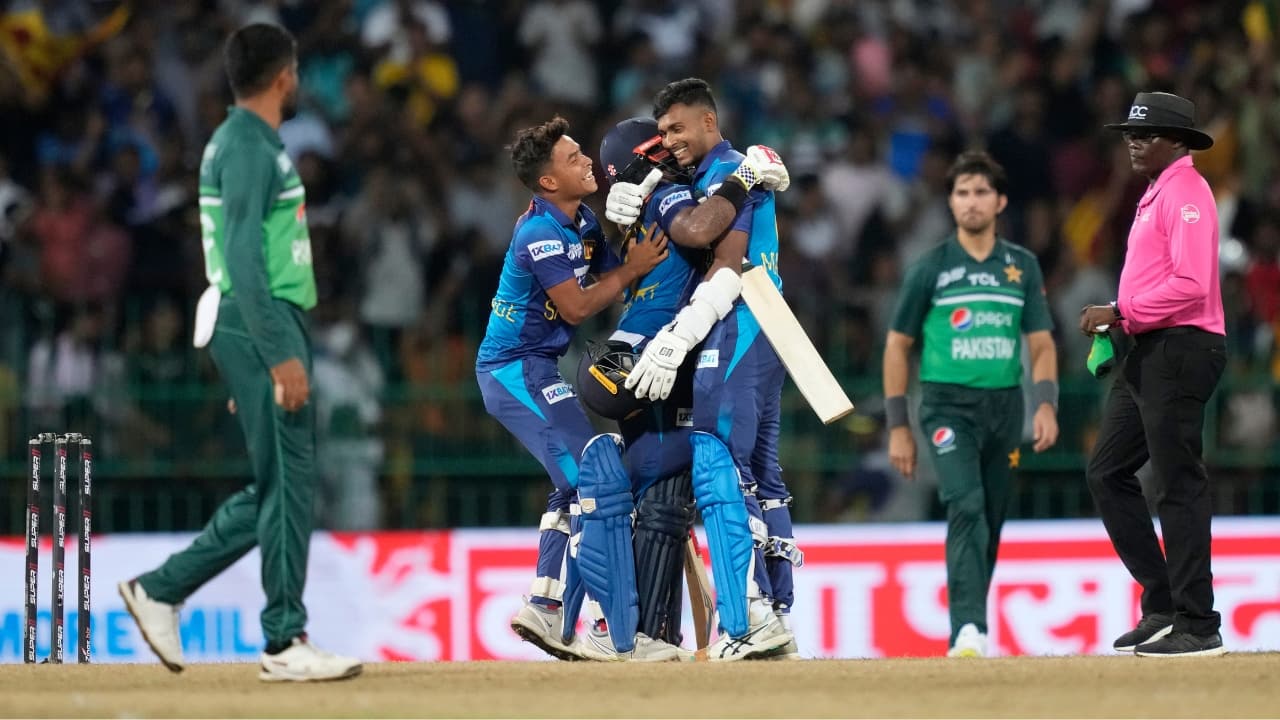 Sri Lanka beat Pakistan by 2 wickets, faces India in Asia Cup final