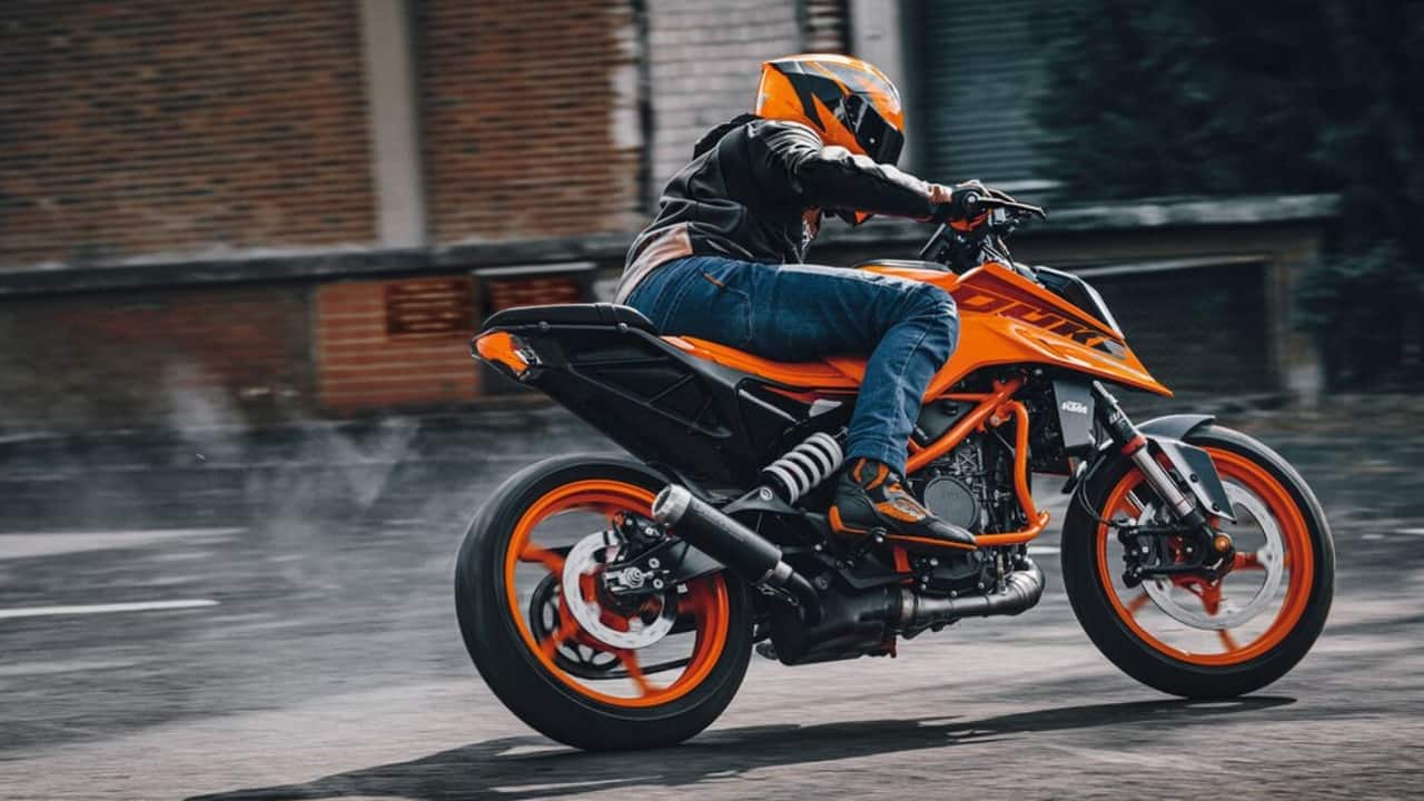 The pricing: Finally, pricing. The KTM 390 Duke has been launched in India priced at Rs 3.11 lakh, which is just a Rs 13,000 hike from the current-gen Duke. As far as its rivals go, the 390 Duke goes up against the likes of the BMW G 310 R, the Triumph Speed 400, the Harley-Davidson X440 and even the newly launched TVS Apache RTR 310, which may not match the raw performance from KTM, but has some unique features of its own. (Image: KTM)