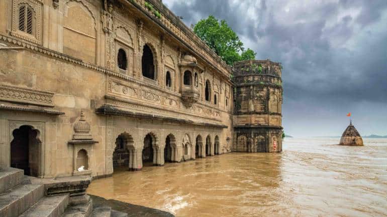 36 hours in Maheshwar, Madhya Pradesh - Vimarsana News