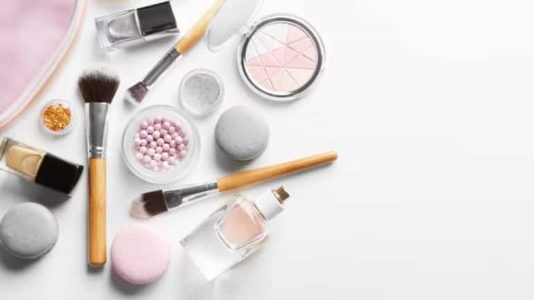 India's online cosmetic market surges amidst traditional try-and-buy: Kantar Cosmetic Panel - Vimarsana News
