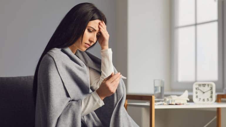 Inflammation can be triggered by various factors, including infections, injuries, and exposure to toxins. Autoimmune disorders, where the immune system mistakenly attacks healthy tissues, can also cause chronic inflammation. Common symptoms include redness, heat, swelling, pain, and loss of function in affected areas. According to studies, chronic inflammation can also manifest as fatigue, fever, mouth sores, rashes, and abdominal pain. Here are 7 effective strategies to reduce inflammation: (Image: Canva)