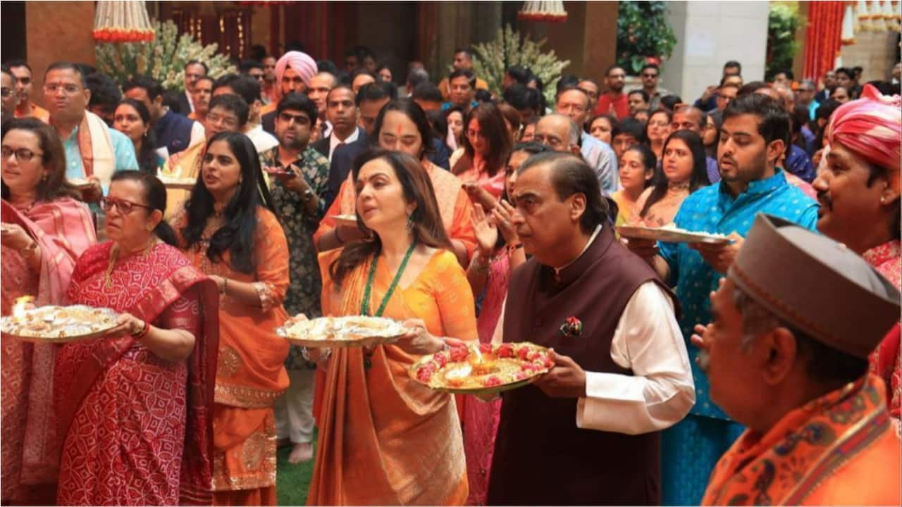 A starry, starry night at Antilia as Ambanis celebrate Ganesh Chaturthi A starry, starry night at Antilia as Ambanis celebrate Ganesh Chaturthi