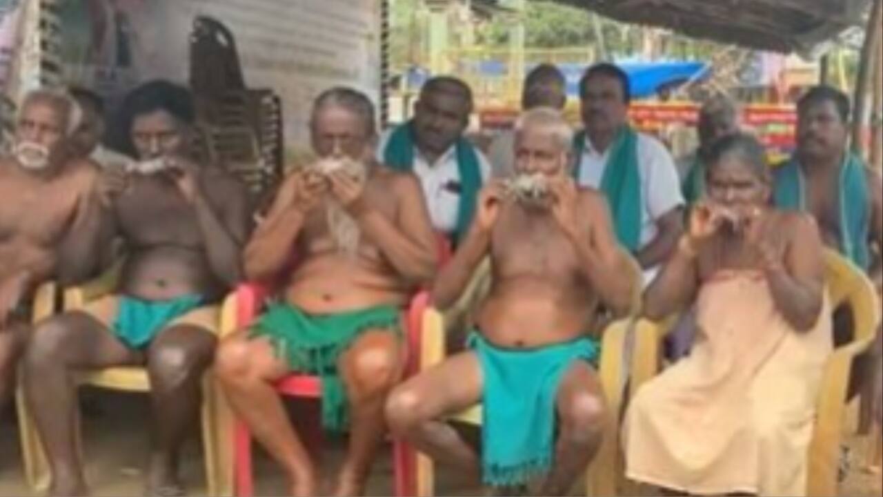 Cauvery water dispute: Tamil Nadu farmers hold dead rats in their mouths in protest. Video